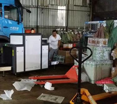 安檢機(jī)運(yùn)行中