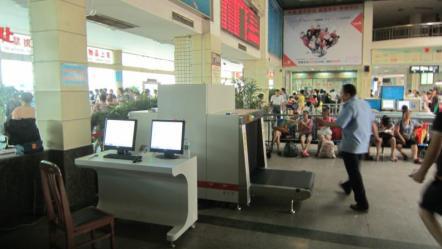 現代X光安檢機居然有這么先進？這東西都可以檢出來？