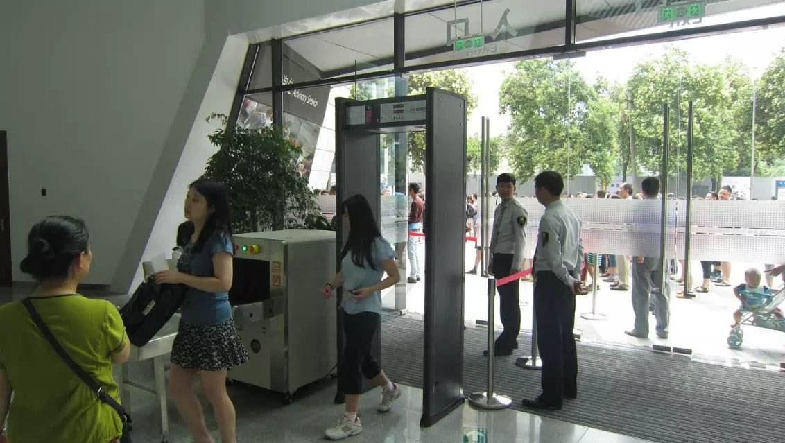 通道式x光安檢機的是如何運行的